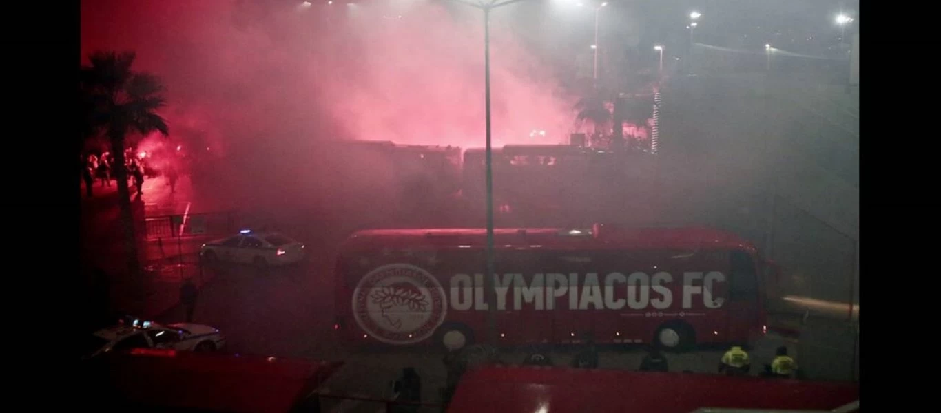 Επεισόδια πριν το ντέρμπι «αιωνίων»: Ένταση με την αστυνομία και χρήση δακρυγόνων στο «Γεώργιος Καραϊσκάκης» (φώτο)